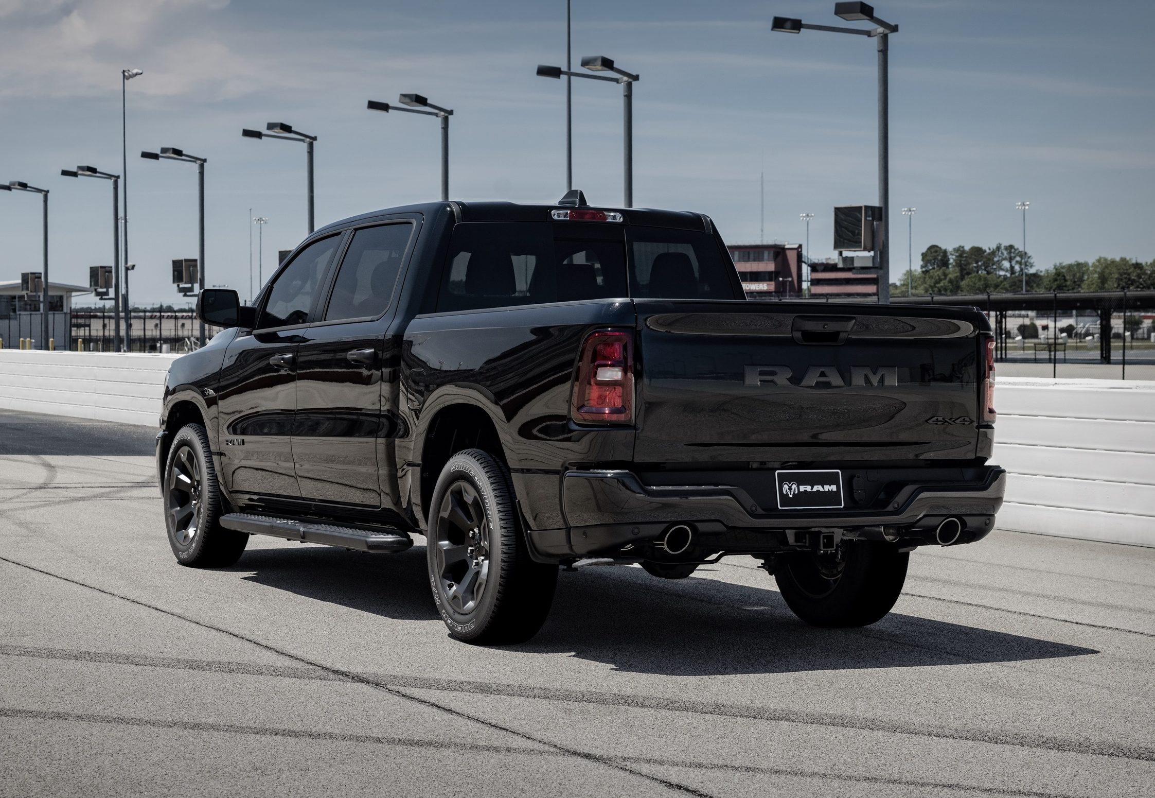 Ram 1500 2026 com motor V8