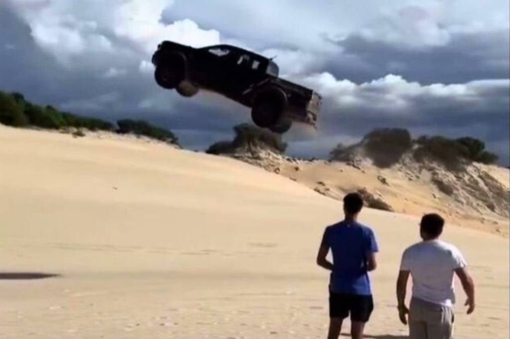 Ranger Raptor voadora torceu o chassi e tem rodas quebradas após salto; veja danos