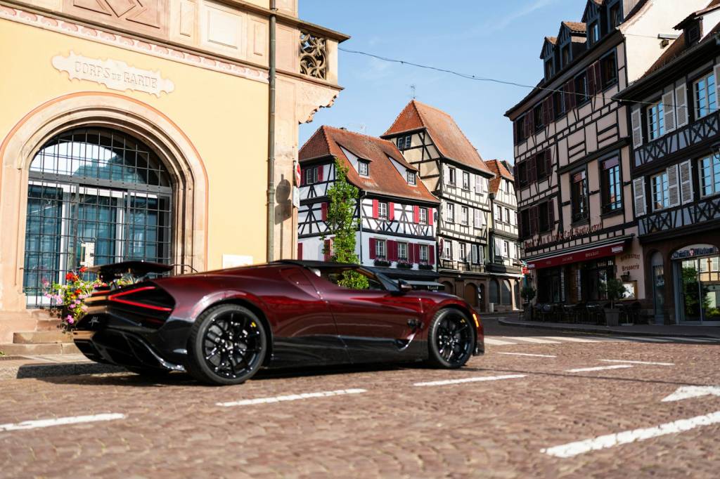 02 BUGATTI W16 Mistral Test Drive BUGATTI W16 Mistral