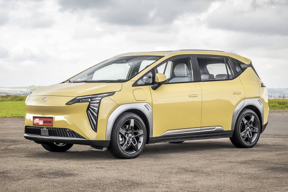 A carroceria do Y é monovolume com porte de SUV médio A carroceria do Y é monovolume com porte de SUV médio