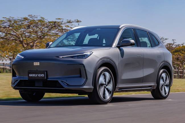 Geely EX5 estreia por R$ 195.800 e mira em carros da BYD que vendem pouco