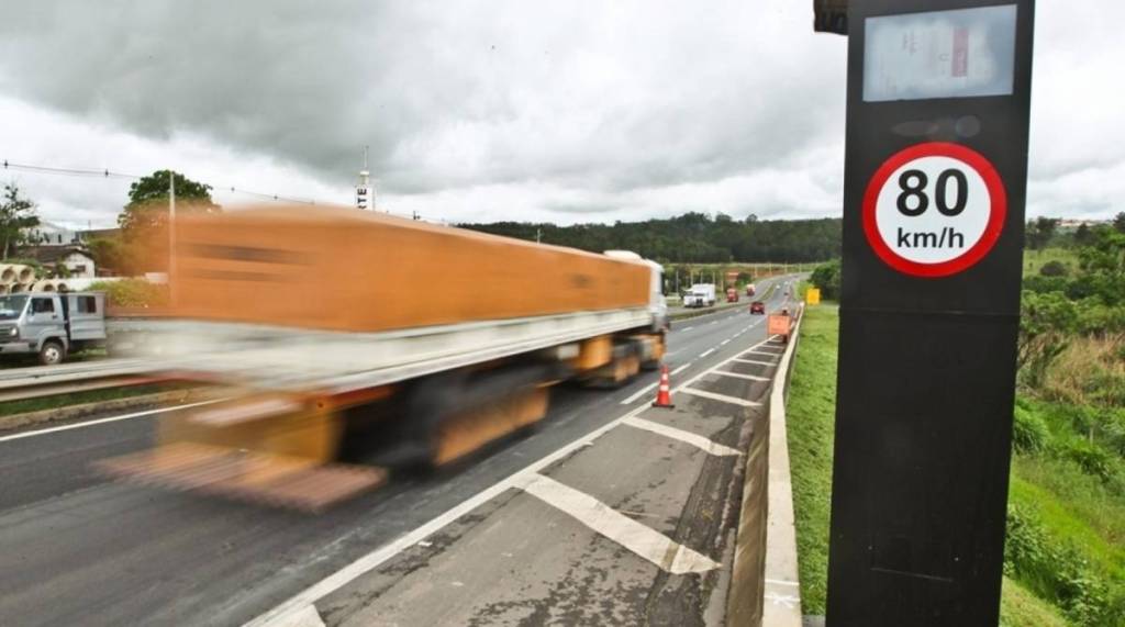Bloqueio de verbas desliga radares de quase 70.000 km de rodovias federais