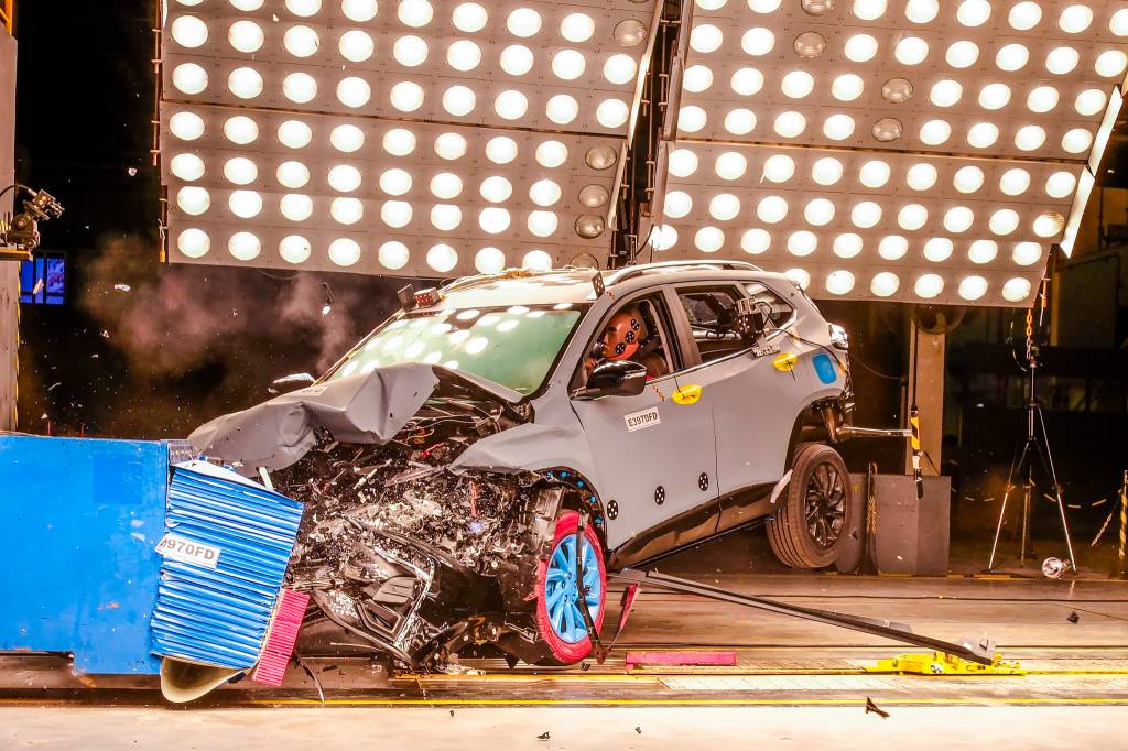 Mostramos tudo o que você nunca viu no crash test de um carro