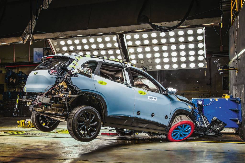 Latin NCAP dificultará cinco estrelas em 2026 e já prevê carro com bafômetro