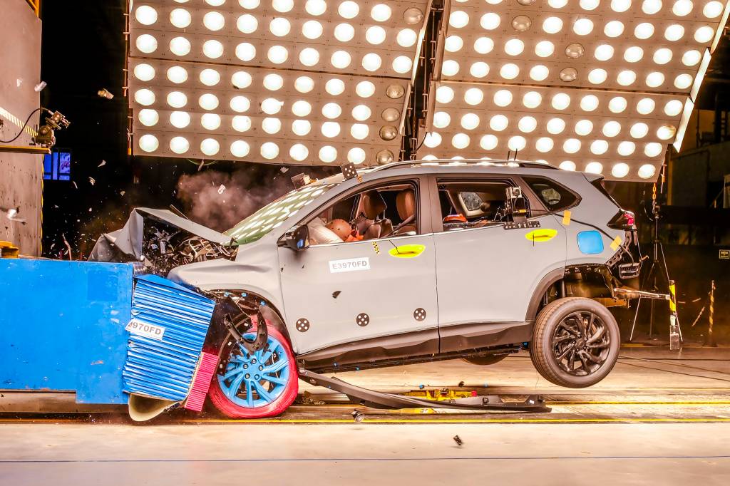 Por que os crash tests de carros são feitos só até os 64 km/h?