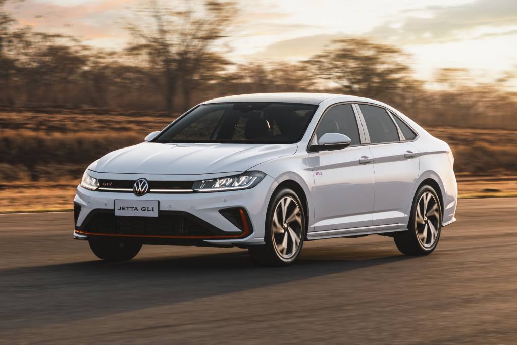 Novo Jetta GLI será lançado em outubro; veja o que muda no sedã esportivo