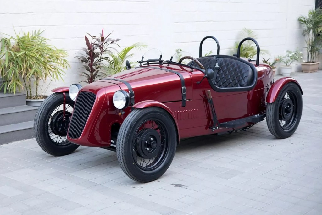 Clássico britânico vira carro elétrico de 20 cv com desempenho de esportivo