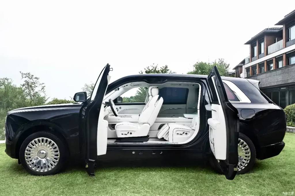 Dreame SUV cópia de Rolls-Royce Cullinan