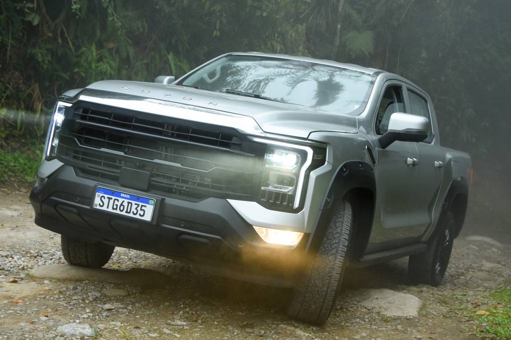 Foton Tunland é maior que Hilux e inova com motor híbrido a diesel