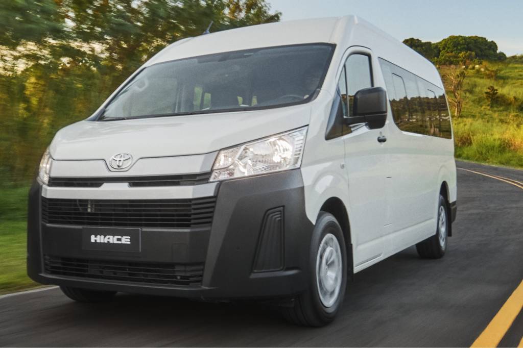 Toyota Hiace aposta em boa fama e ‘DNA da Hilux’ para superar vans consagradas