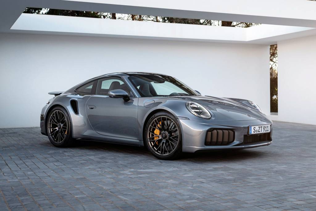 Novo Porsche 911 Turbo S é híbrido com 711 cv e tem data de estreia no Brasil