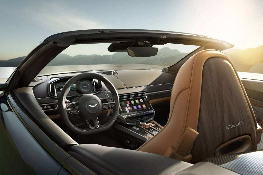 Aston Martin Vanquish e DB12 60 ANOS