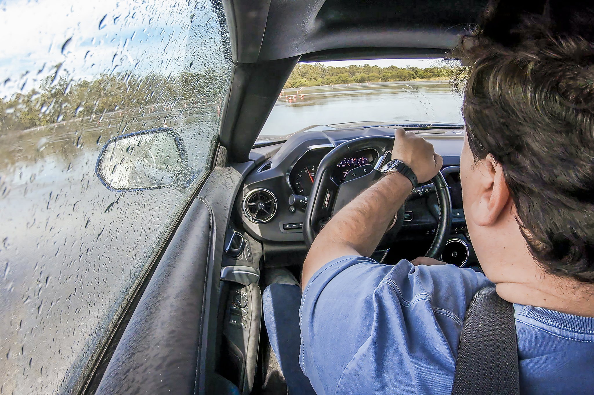 Rea&ccedil;&atilde;o tra&ccedil;&atilde;o dianteira e traseira