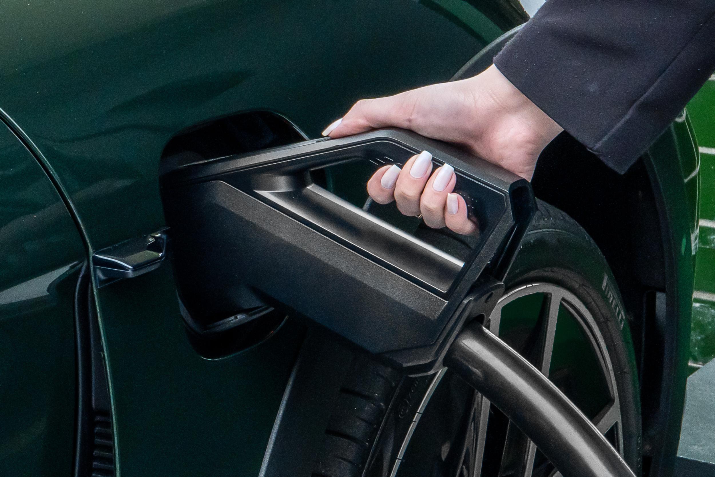 carregador de carro el&eacute;trico tomada