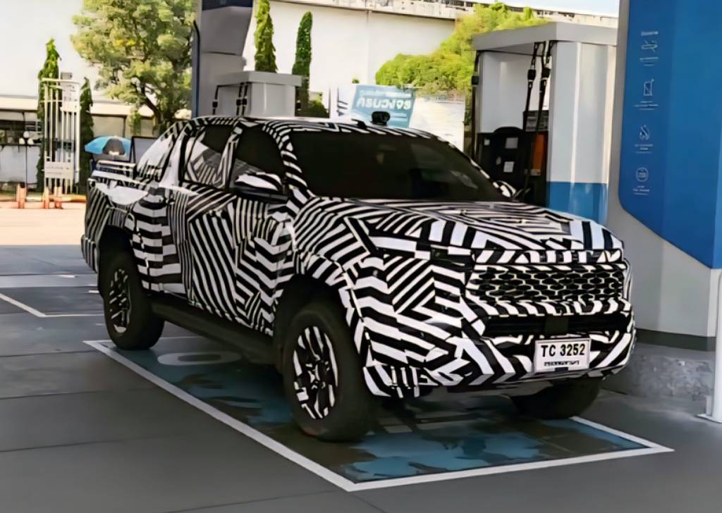 Toyota Hilux 2027 aparece em testes e terá motor diesel híbrido ‘de mentira’