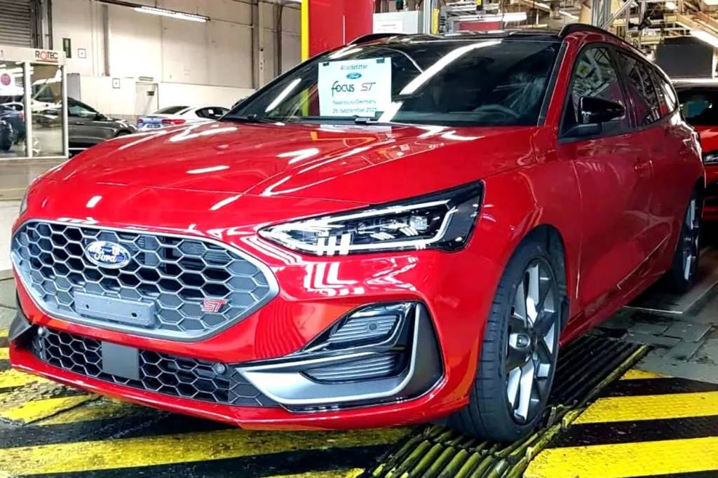 Ford Focus ST sai de linha e deixa caminho livre para o VW Golf GTI