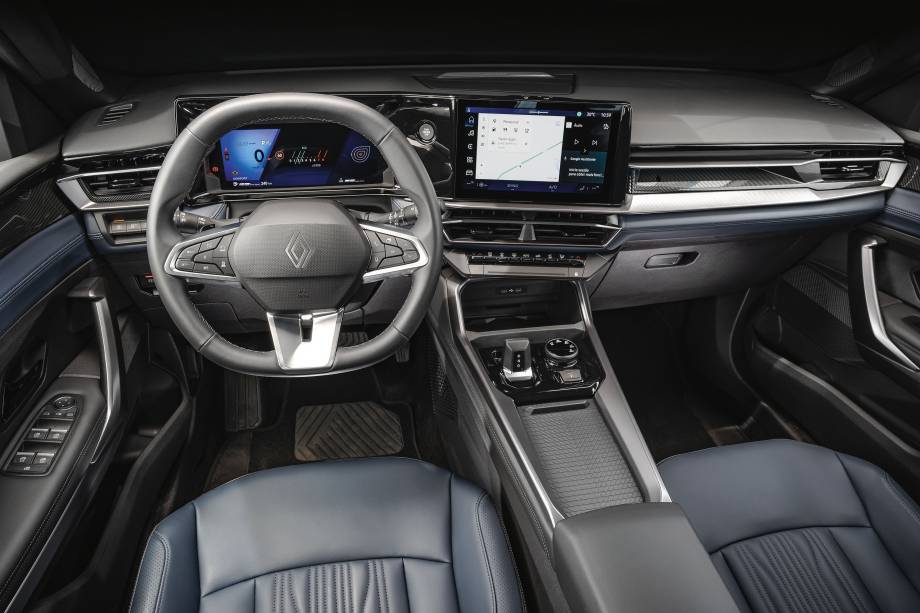 Interior &eacute; sofisticado e tem revestimentos em azul na vers&atilde;o Iconic