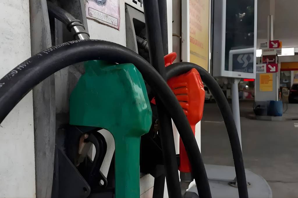 Gasolina mais cara do Brasil custa quase R$ 7,50 o litro; veja quanto custa abastecer no seu estado