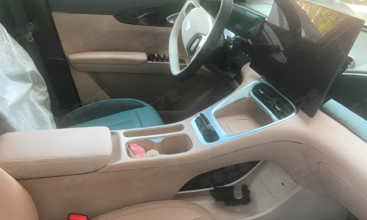 Geely EX2 atualizado flagrado na China