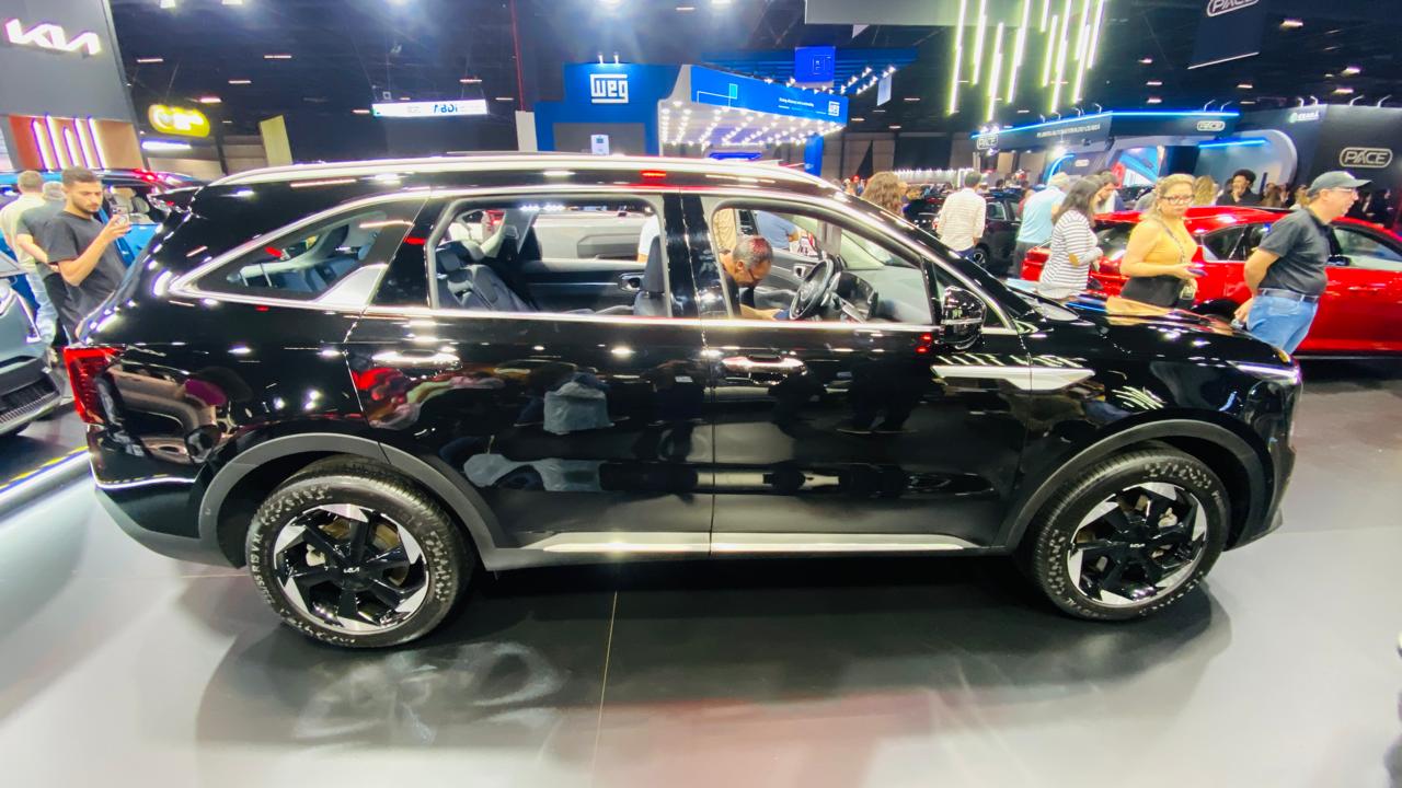 Kia Sorento 2026 em exibi&ccedil;&atilde;o no Sal&atilde;o do Autom&oacute;vel 2025