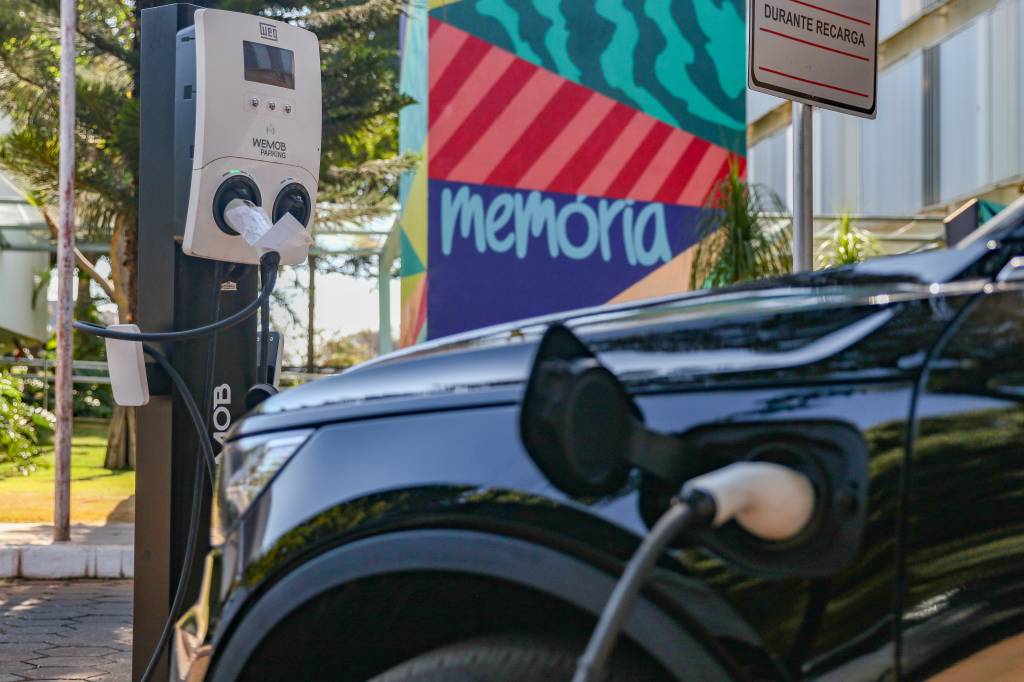 Frota de veículos eletrificados no Brasil será 44 vezes maior até 2040, sendo 72% híbrida