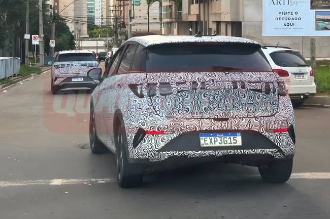 BYD Dolphin 2027 roda em teste no Brasil com suspensão melhor e recarga mais rápida