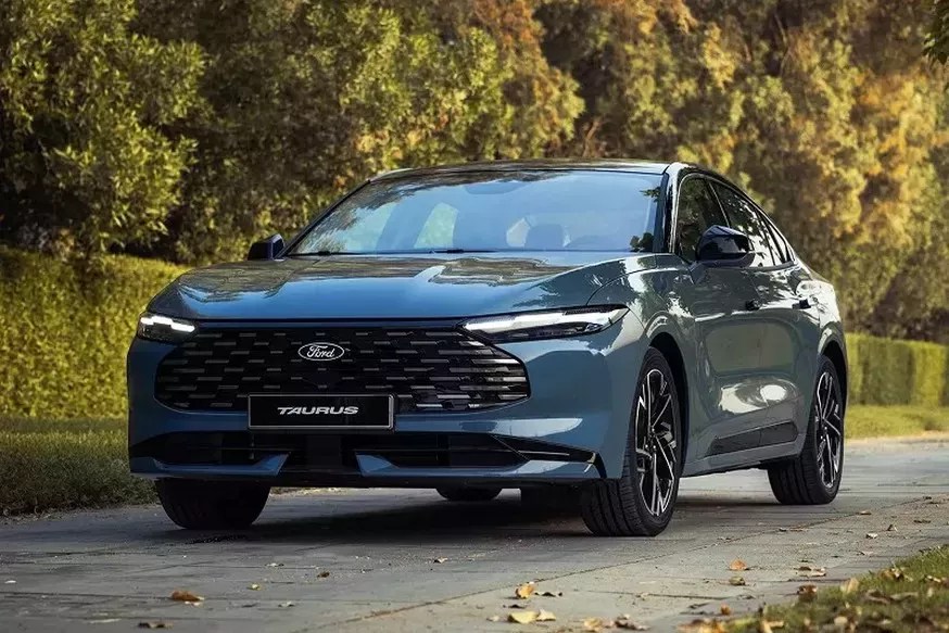 Ford Taurus 2026 ganha visual inspirado no Mustang e mais tecnologia