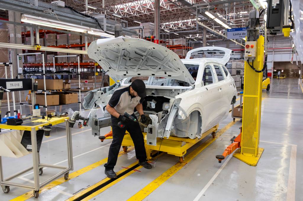 Guerra no Oriente Médio pode subir gasolina, diesel e custo de carros no Brasil