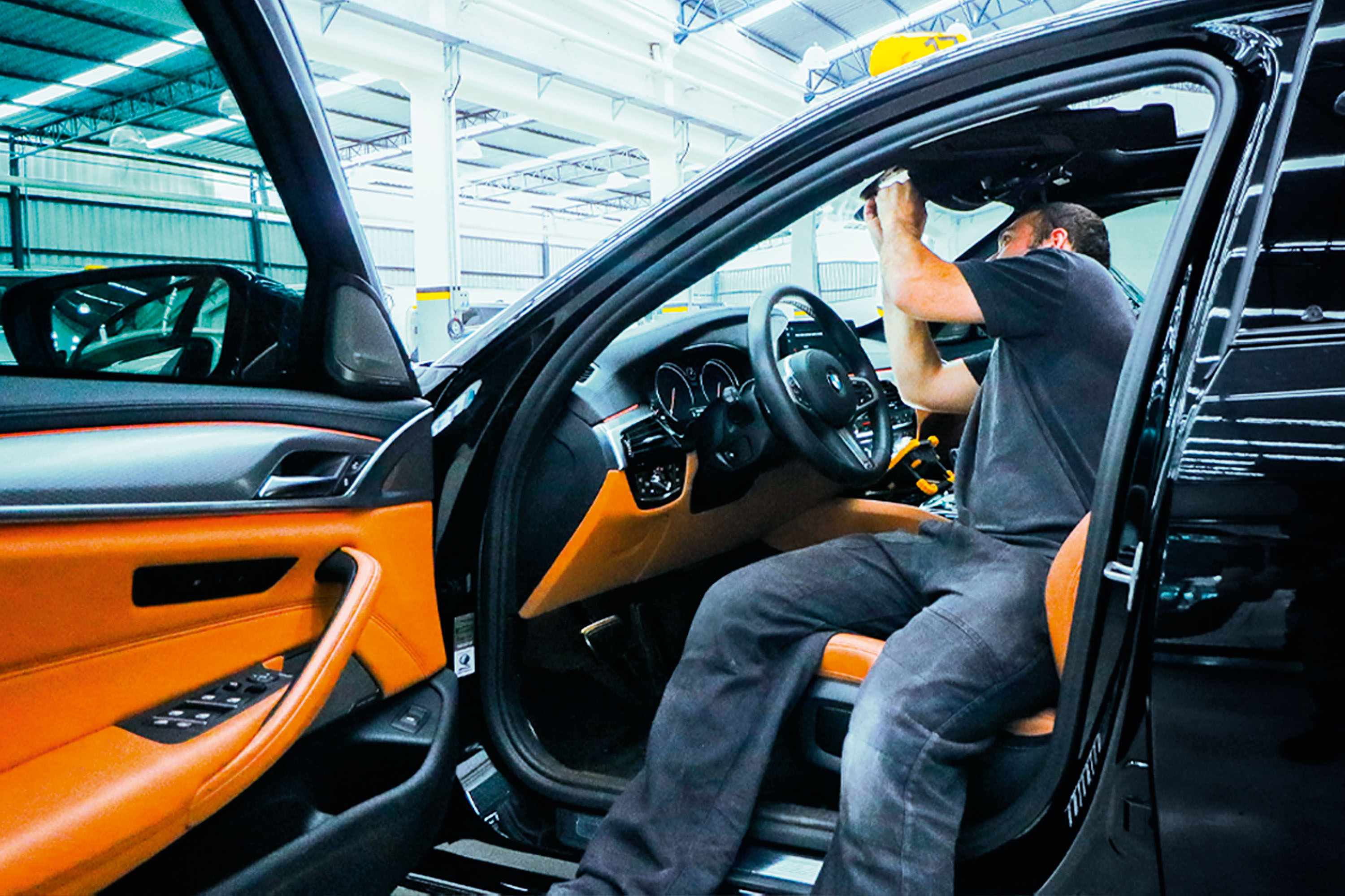 BSS_Blindagens_profissional_em_processo_de_blidagem_CREDITO_Ramon_Costa