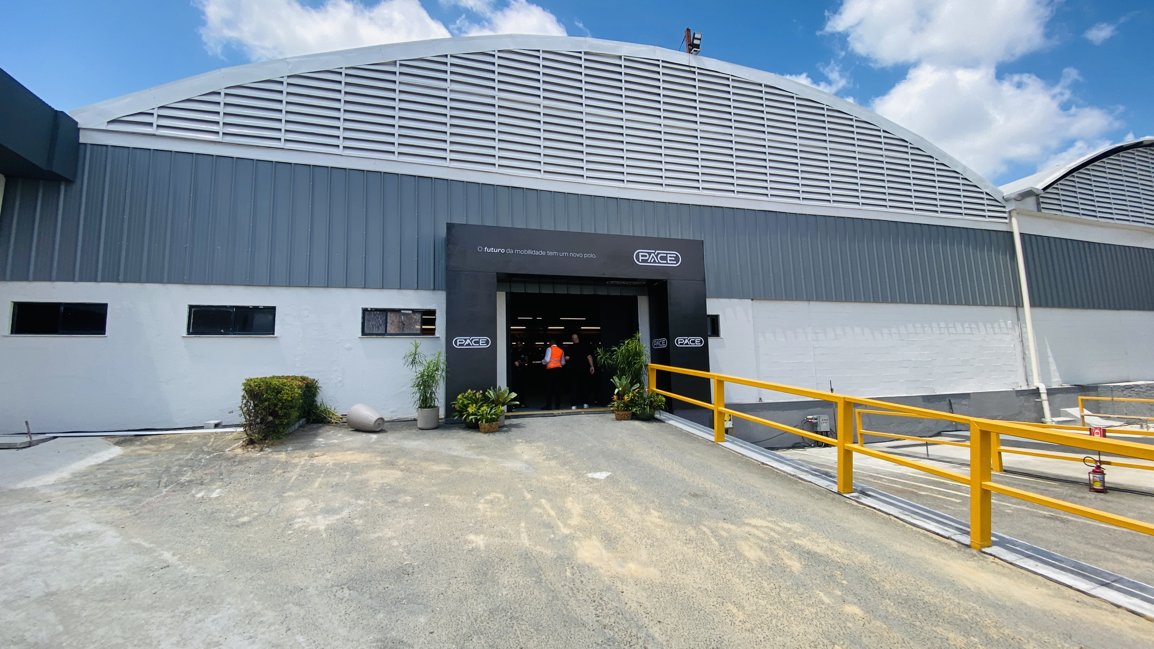 Produ&ccedil;&atilde;o do Cherolet Spark na f&aacute;brica da Troller