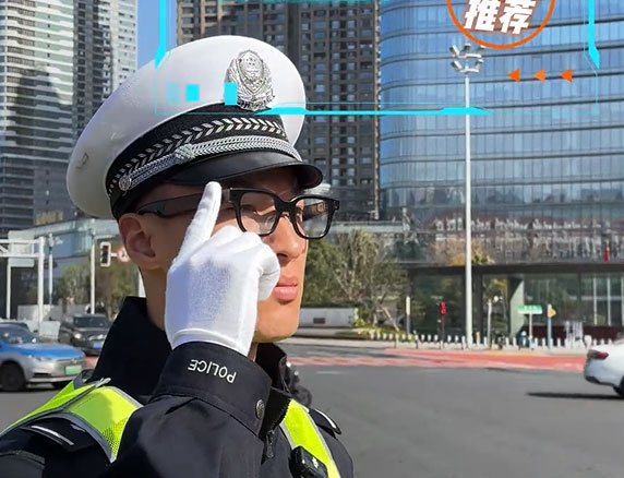 Polícia chinesa começa a usar óculos com IA