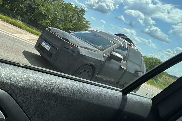 Fiat testa novo hatch compacto com carroceria final no Brasil