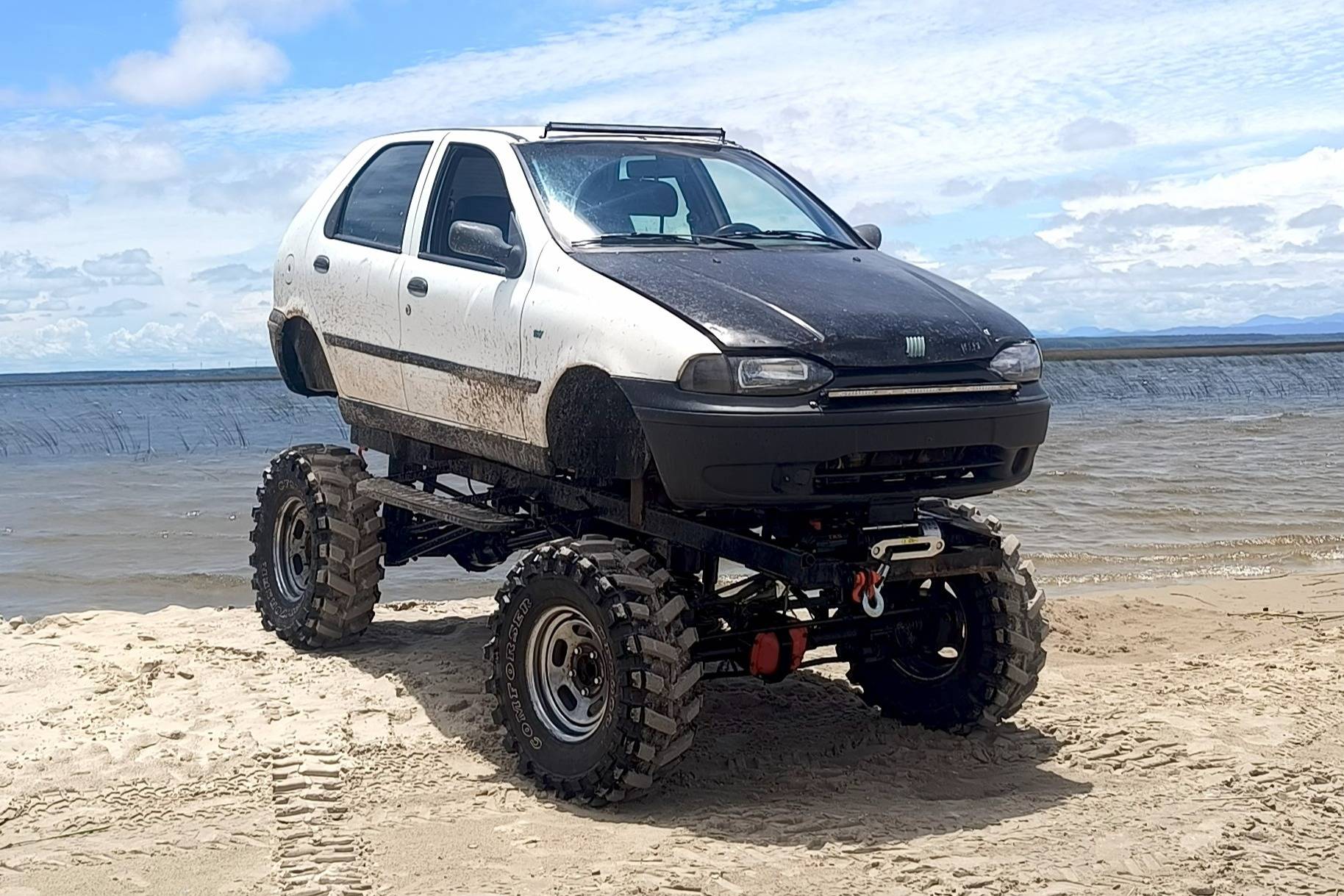 Monster Palio é 4X4 com motor AP feito a pedido de namorada