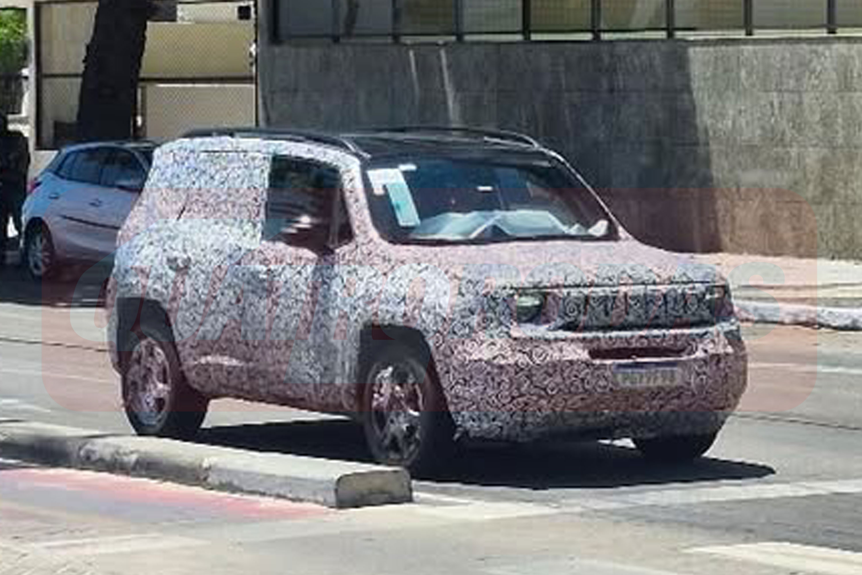 Jeep Renegade 2027 em testes
