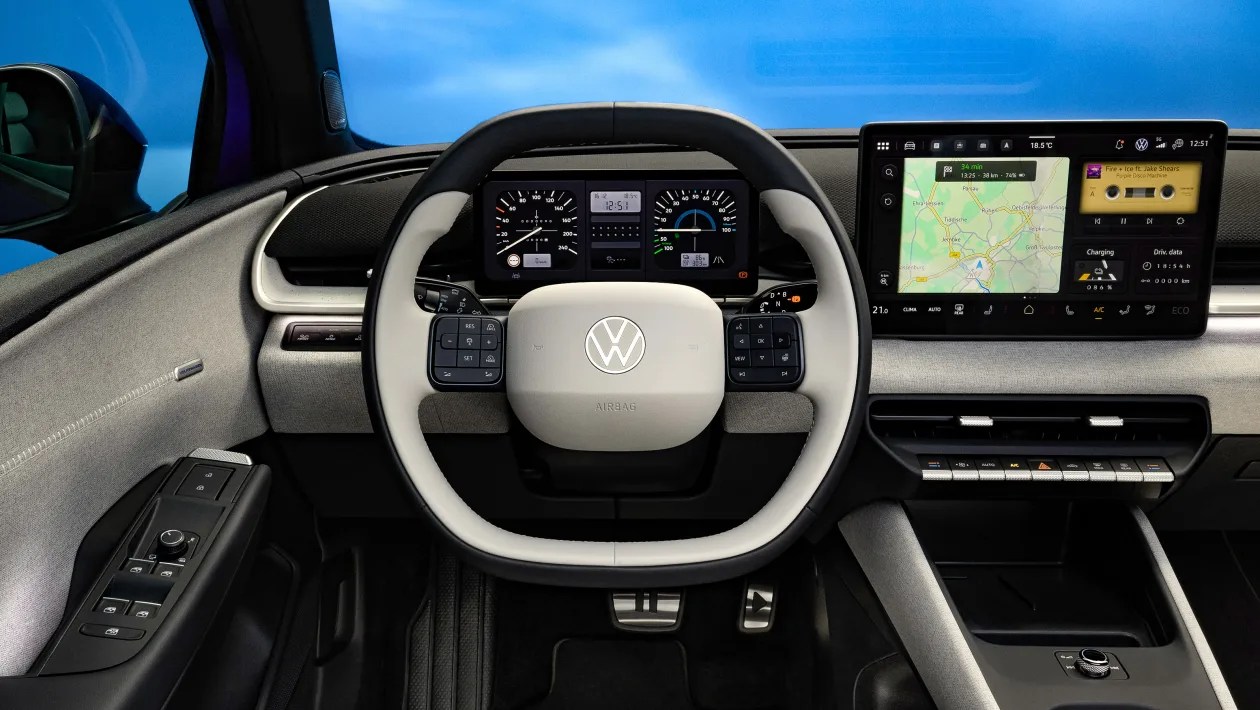 VW Polo elétrico resgata botões, imita painel dos anos 80 e tem ‘toca-fitas’