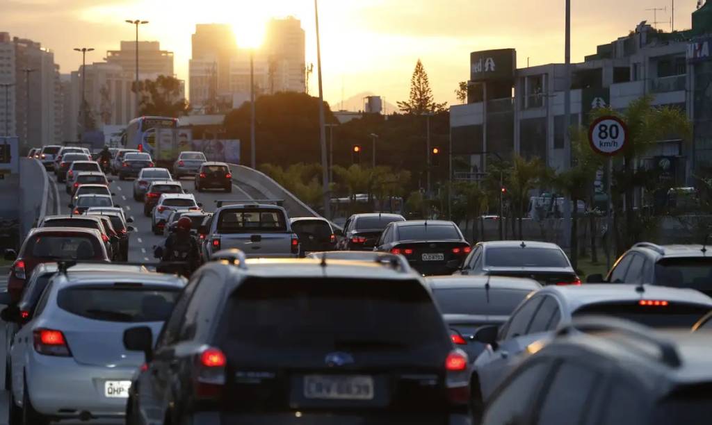 PEC do IPVA: proposta quer cobrar imposto pelo peso do carro com limite de 1%