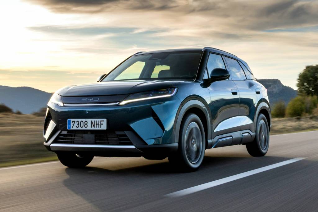 BYD Atto 2 estreia em junho com motor híbrido flex para enfrentar Creta e T-Cross