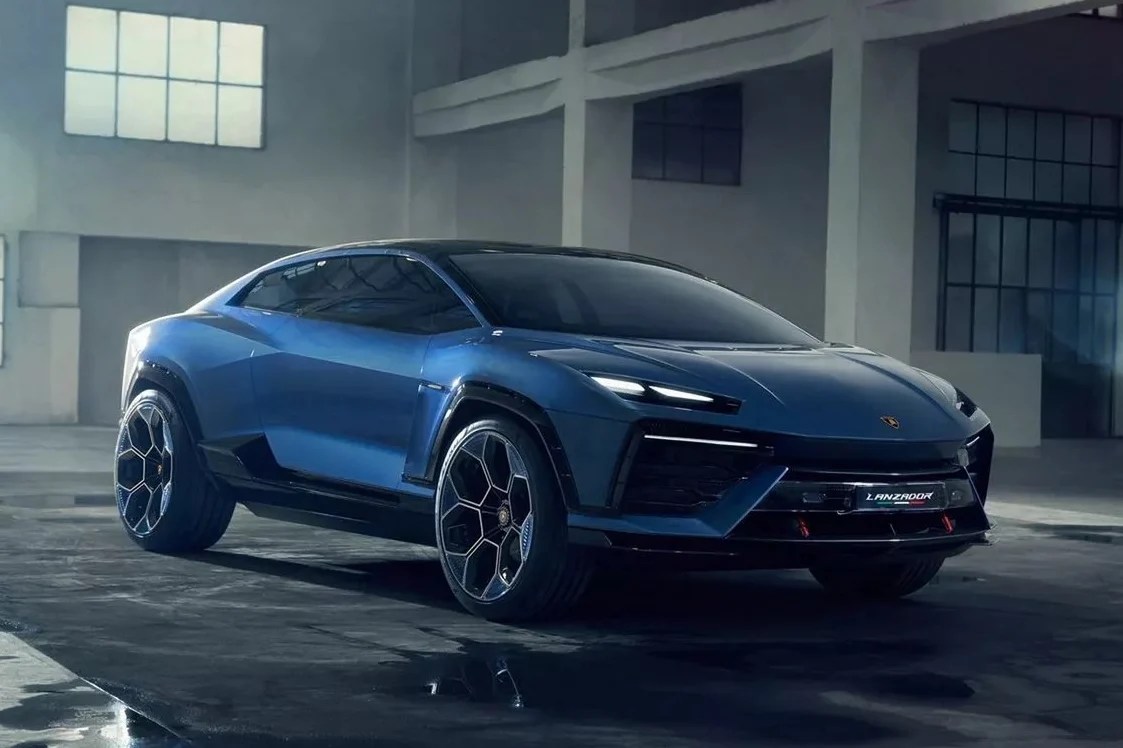 Chefão da Lamborghini diz que seu carro elétrico continua adiado e provoca a Ferrari