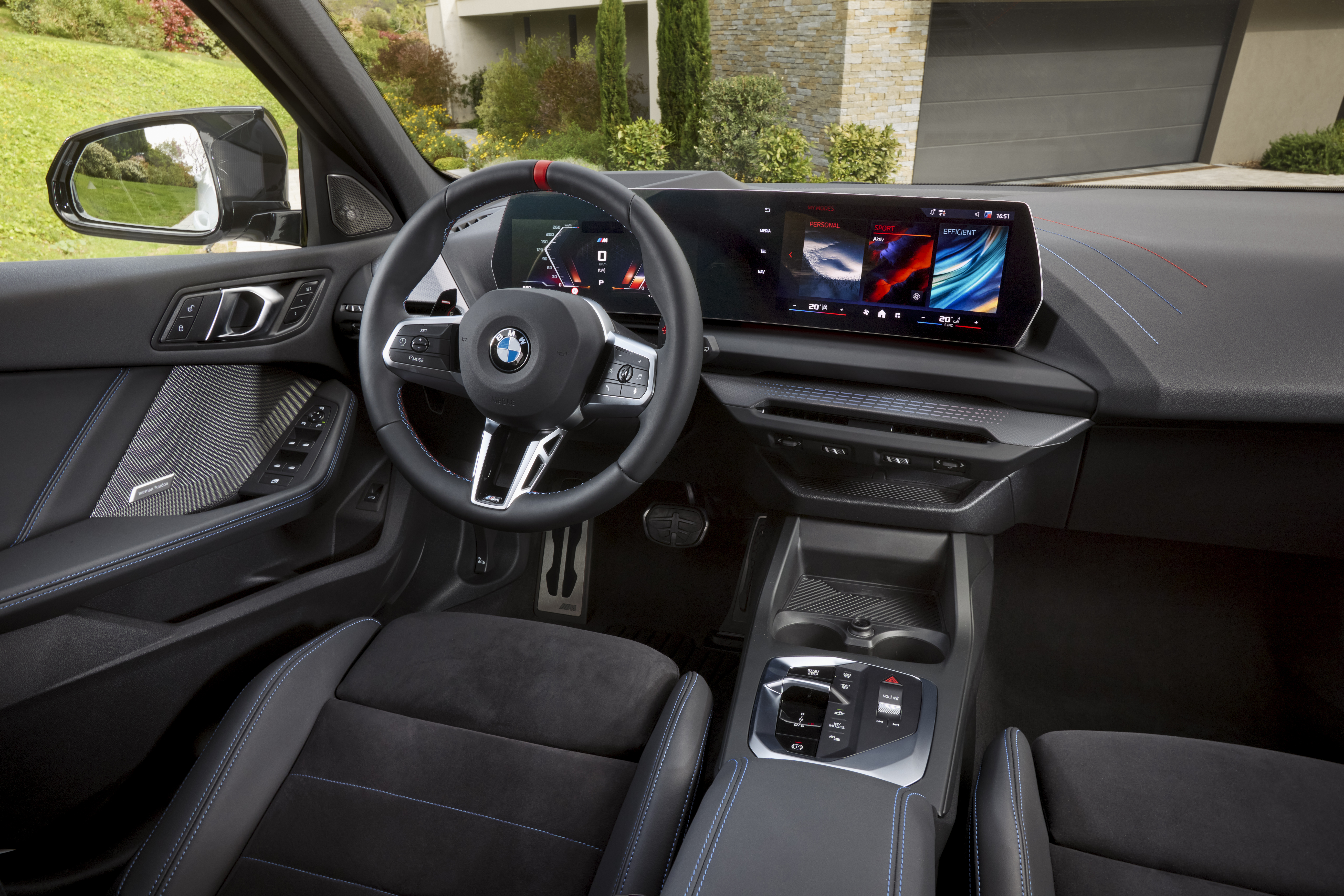 BMW M135 xDrive estreia por R$ 459.950 e mais potente que Golf GTI
