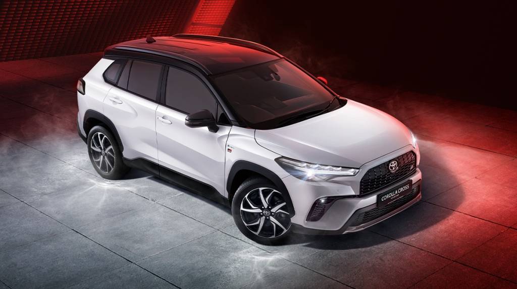 Toyota Corolla Cross GR Sport 2026 muda por dentro e por fora