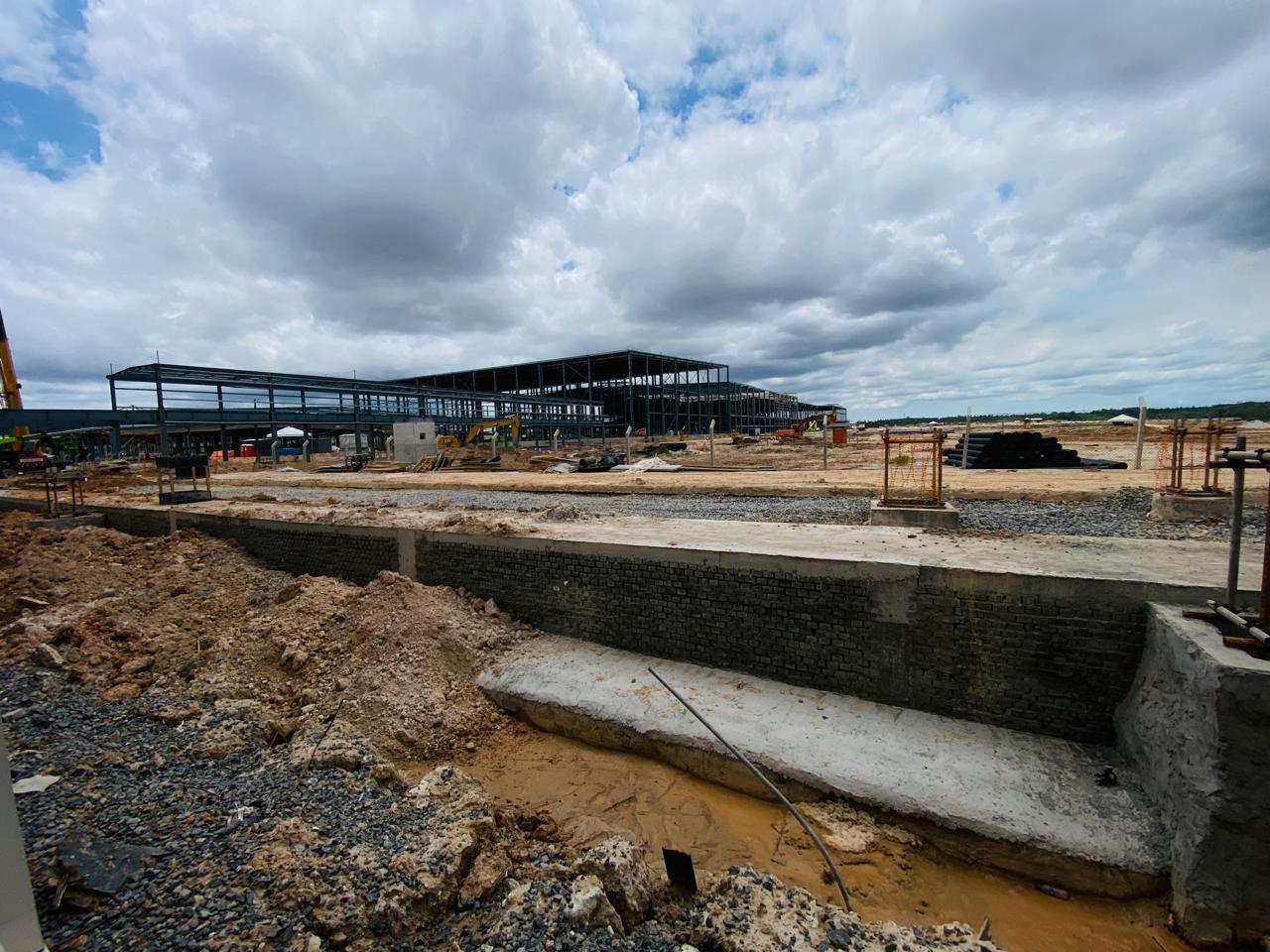 Pr&eacute;dios de estamparia, solda e pintura da planta da BYD em Cama&ccedil;ari (BA)