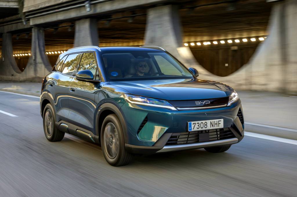 BYD Atto 2 é híbrido plug-in flex com quase 200 cv e será nacional; já dirigimos