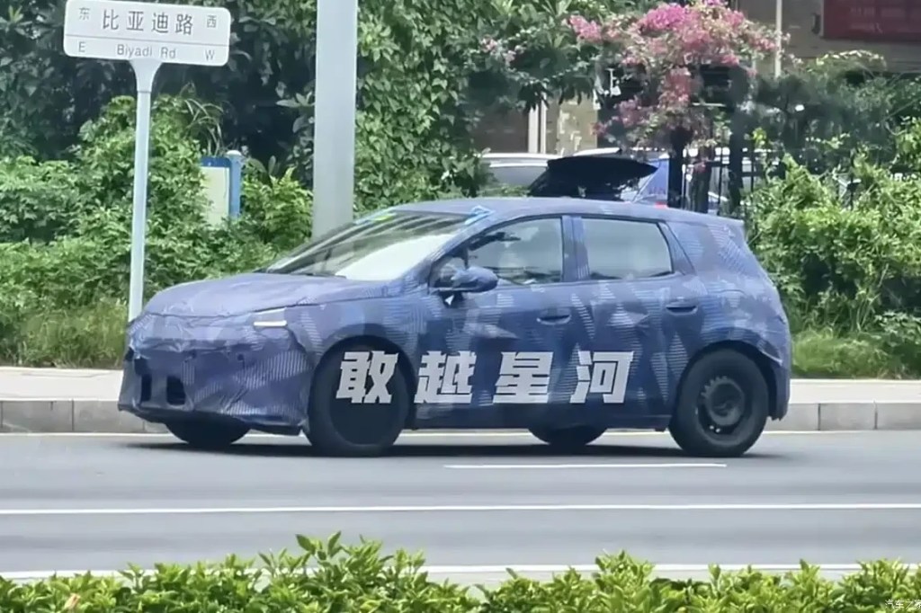 Novo BYD Dolphin híbrido tem nome definido e estreia primeiro na Europa