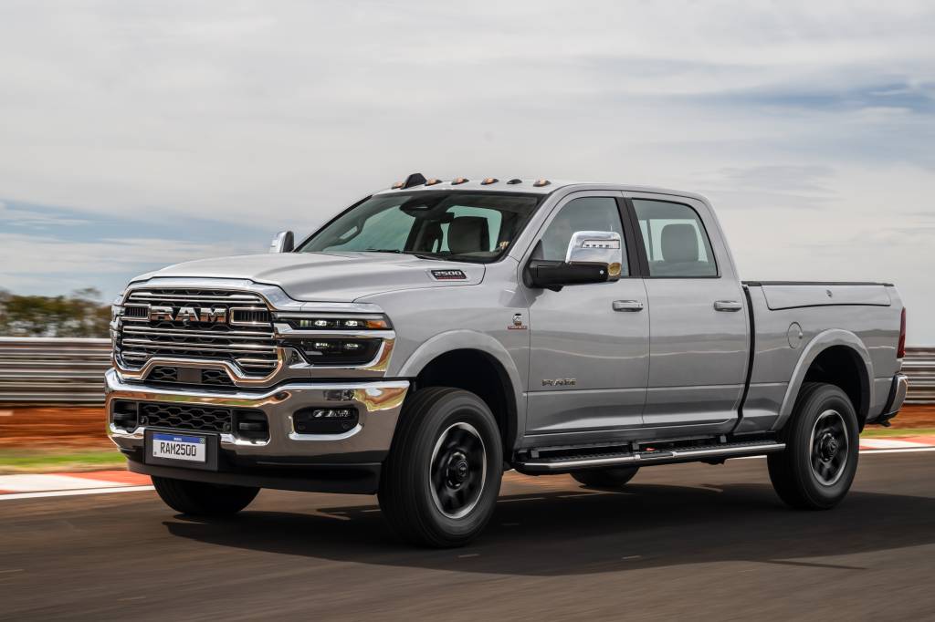 Ram 2500 e 3500 2026 ganham novo câmbio e mais capacidade de carga no Brasil