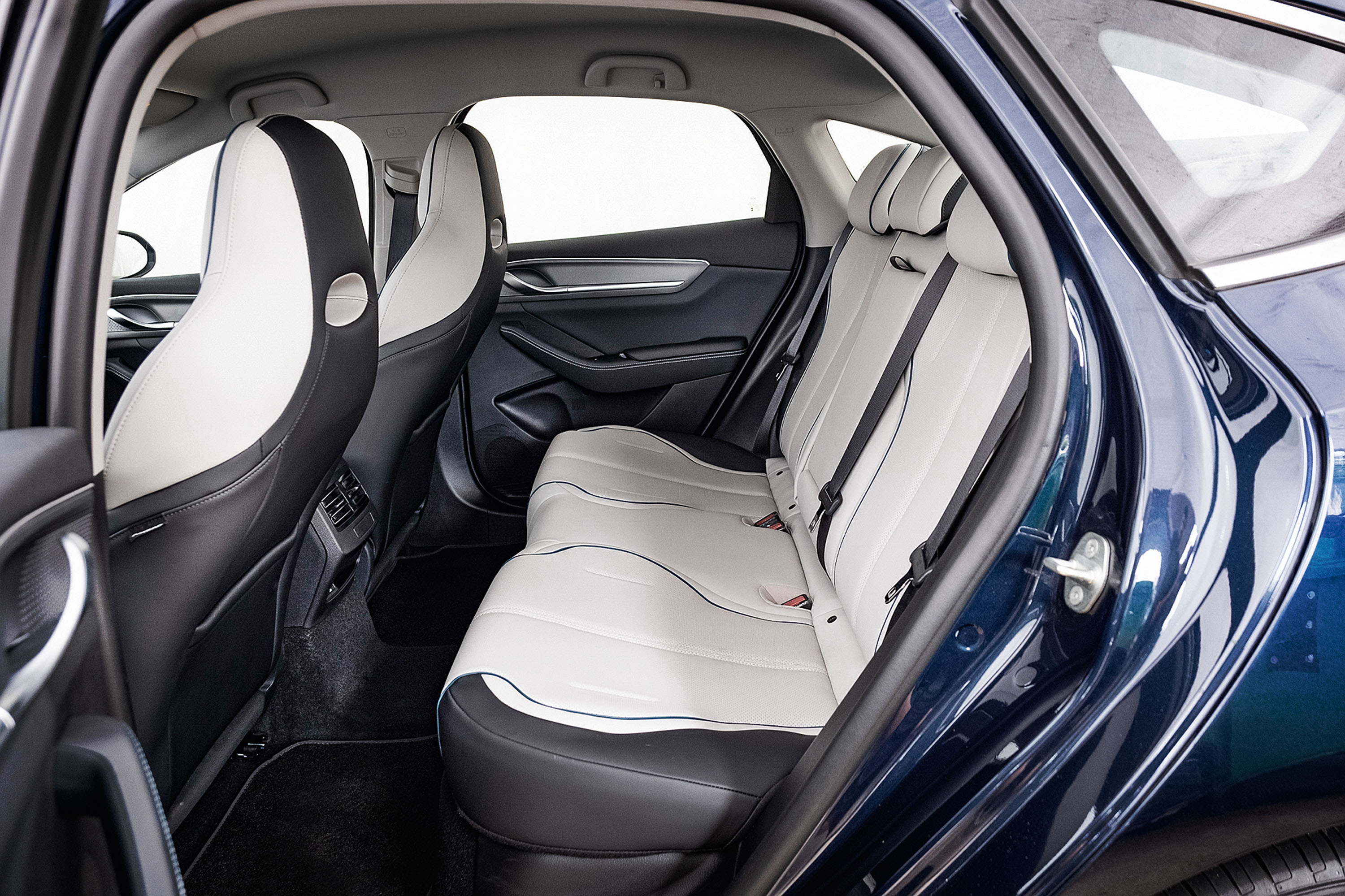 comparativo | BYD KING GS dm-i PHEV x TOYOTA COROLLA ALTIS Hybrid