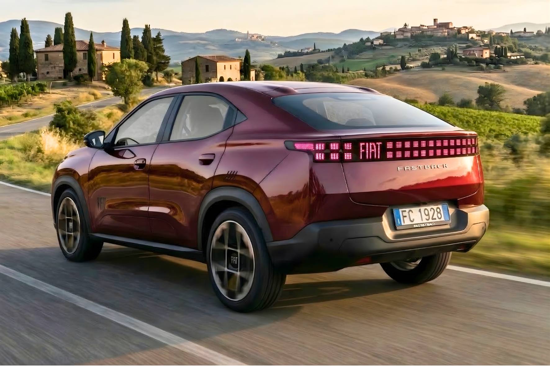 Novo Fiat Fastback europeu estreia em junho e SUV de 7 lugares vem aí