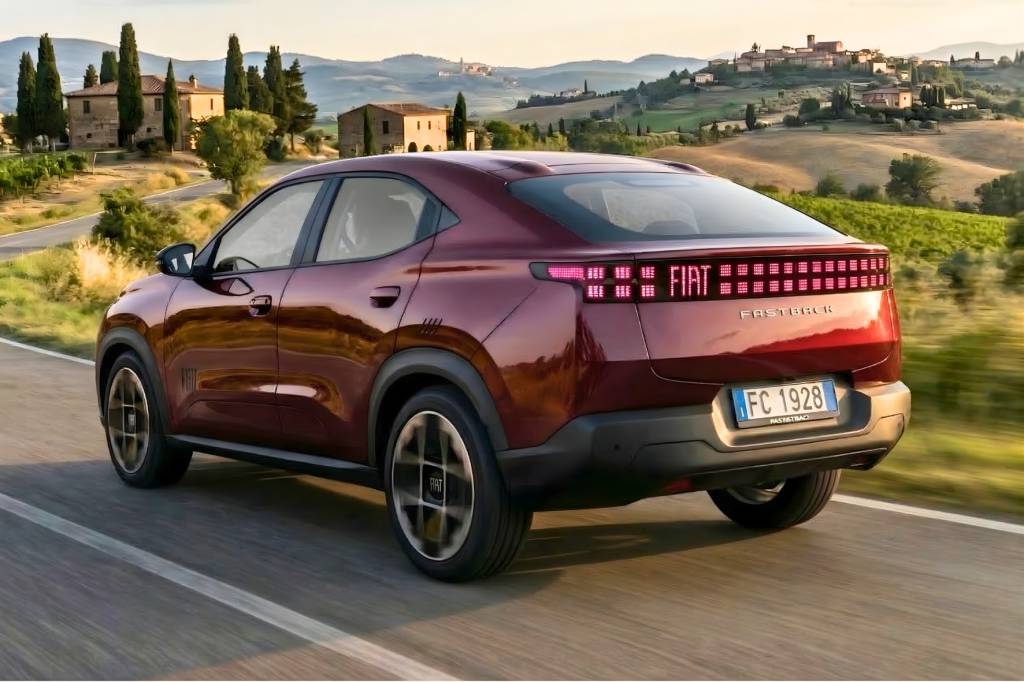 Novo Fiat Fastback europeu estreia em junho e SUV de 7 lugares vem aí