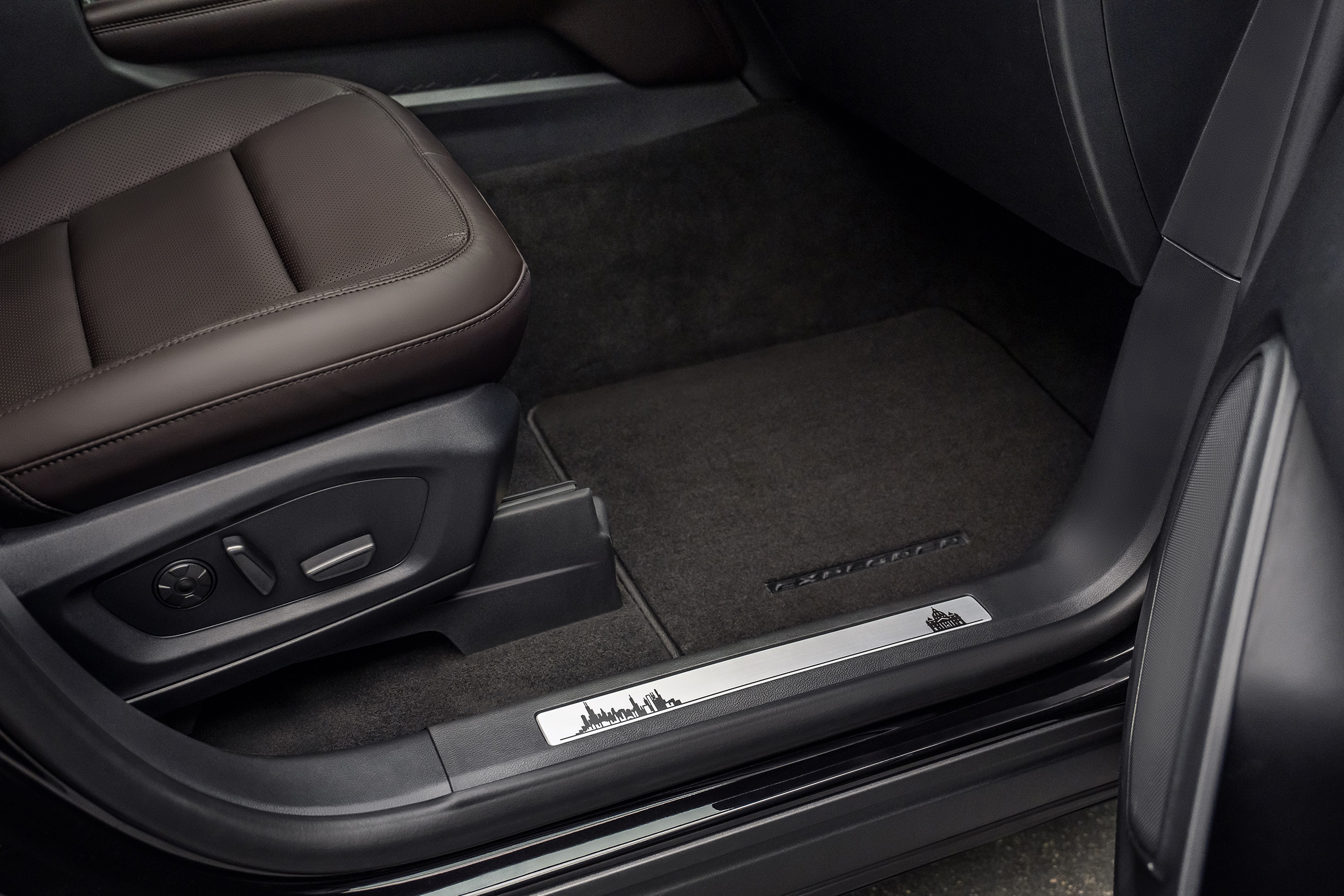 Ford Explorer do papa Le&atilde;o XIV