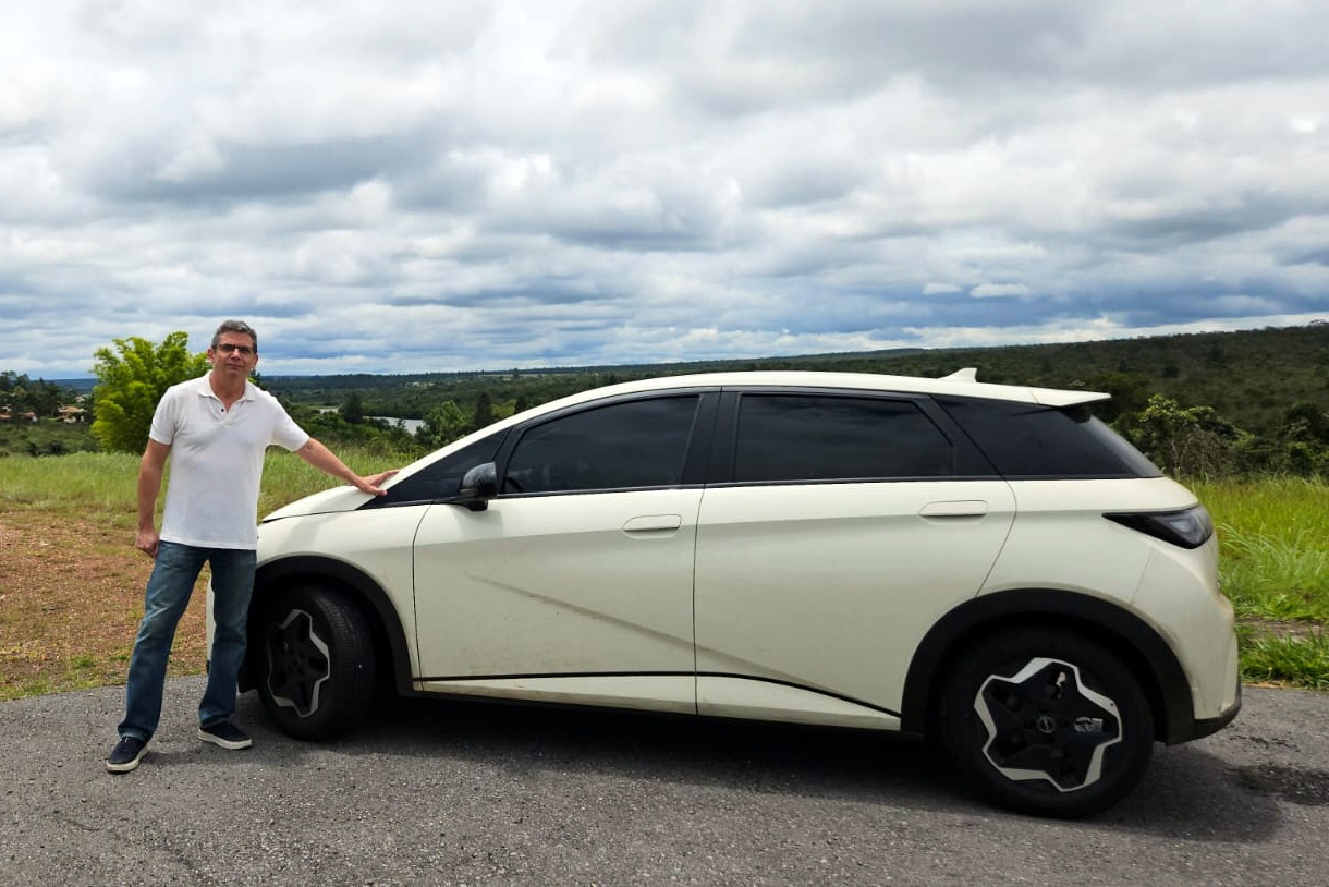 José Romeu aguardou praticamente um mês para seu BYD Dolphin ser emplacado, mas registro do carro ainda não está completo