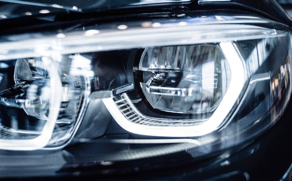 Projeto de lei pode autorizar troca de faróis originais por lâmpadas de led
